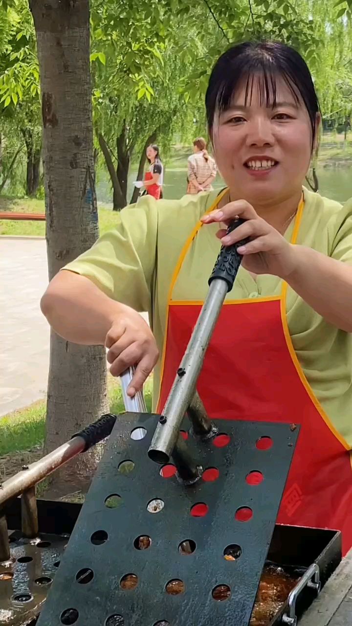 #铁板鸡架 记录我摆摊做铁板鸡架的一天