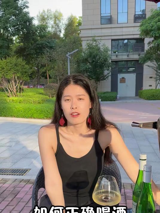 #白葡萄酒推荐#夏日微醺刚需！雷司令白葡萄酒，青苹果果香，冰镇更好喝，性价比拉满#微醺时刻