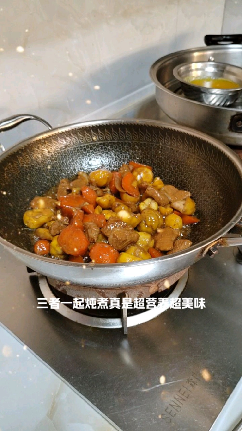 板栗胡萝卜炖肉好吃又营养