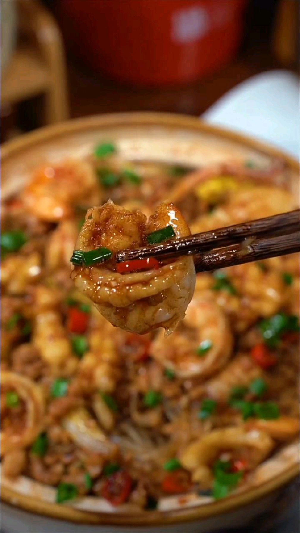 我们家每周都要吃几回这个肉末蒜蓉鲜虾鱿鱼煲,做法简单,鲜香美味又下饭