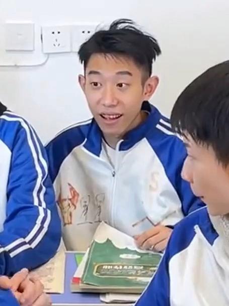小饭桌的伙食还是不错的呀!
