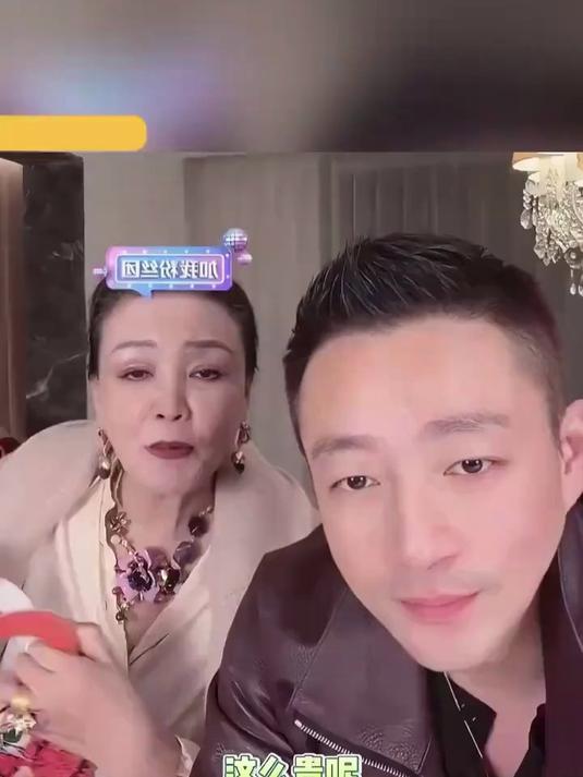 小菲给兰姐买个包被价格震惊到，随后合体介绍酸辣粉卖爆了