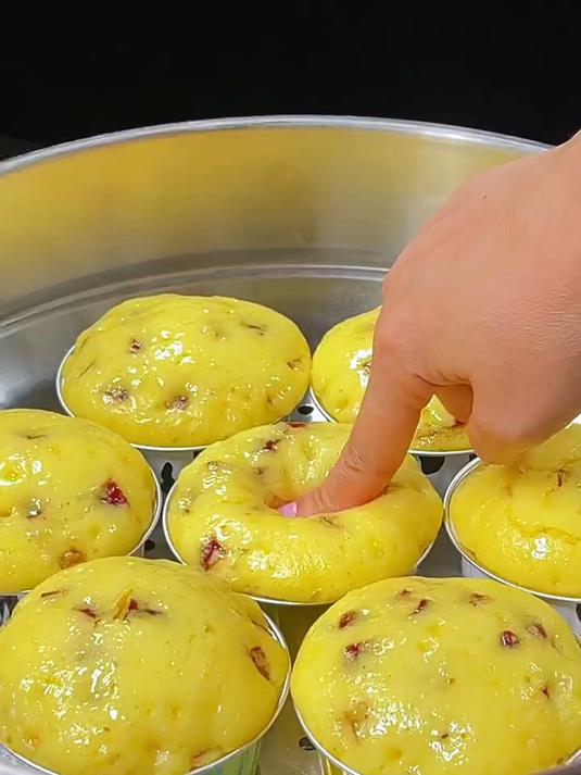 把大米泡一泡,倒入绞肉机里,竟然能做出早餐店里的招牌美食