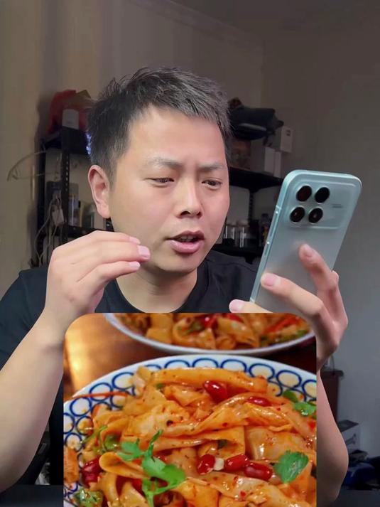 天热没胃口！袋装鲜凉皮实测，香辣麻酱真的好吃？