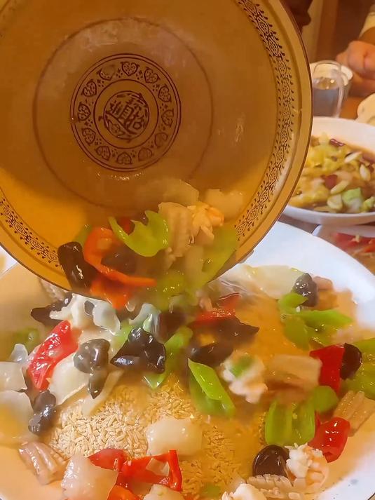 这个老豫菜馋了好久，现在都没见到过，你喜欢吃锅巴三鲜吗？