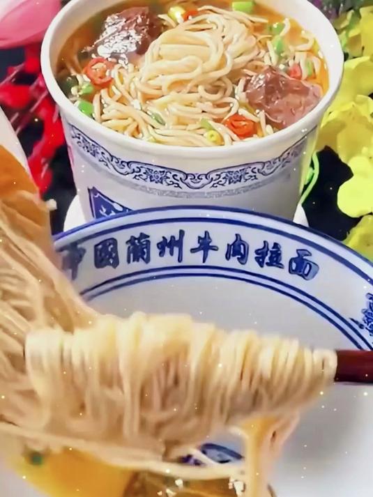 甘肃旅游必打卡正宗兰州牛肉面,跟家楼下的兰州拉面真的不一样!