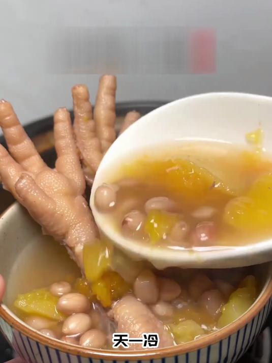 开郁木瓜花生鸡爪汤：开解肝郁，胸闷叹气情绪舒
