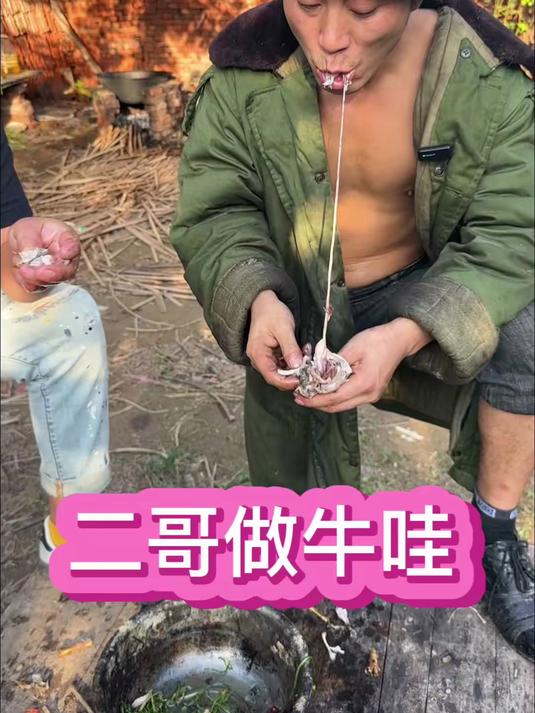 救命!农村二哥炸牛娃太野,不剥皮不切块,直接整只炸!