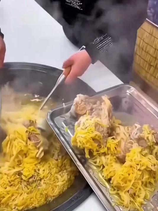 东北大缸酸菜,整颗酸菜芯才好吃,喜欢吃的别错过