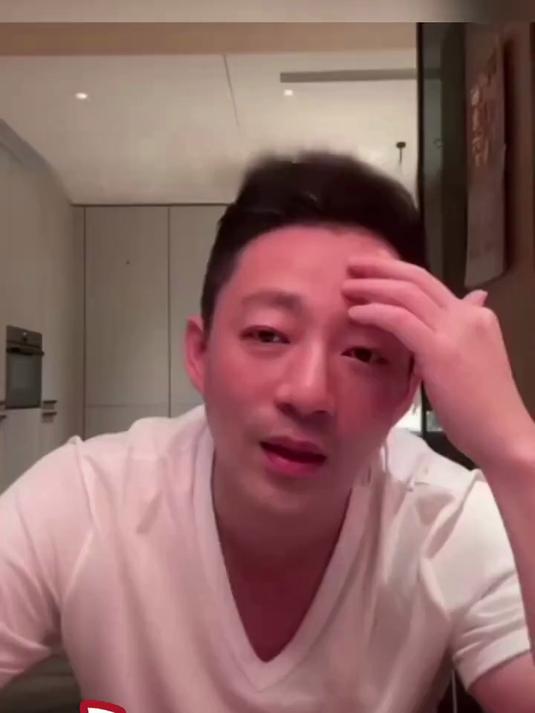 汪小菲明天跟设计师开会设计新房子的装修，筱梅则在家卖爆凉面