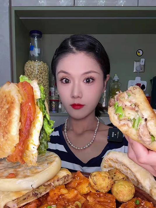 碳水局肉夹馍酱香饼肉饼茴香馅饼炸素丸子