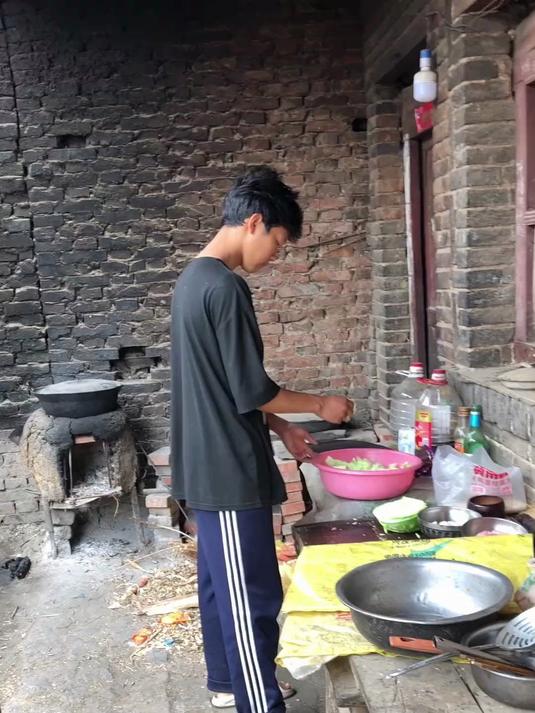 端午佳节给家里人做个包菜菜肉,配上地道到大米汤