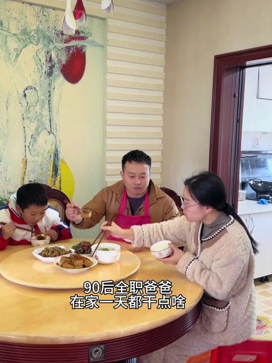 今天给媳妇做了她爱吃的酸豆角炒肉沫,还有豆腐包肉沫