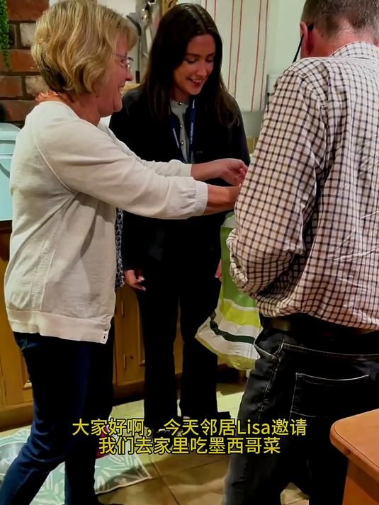 婆婆做苹果烤布乐甜品!大吃大喝一家人去邻居家吃墨西哥菜