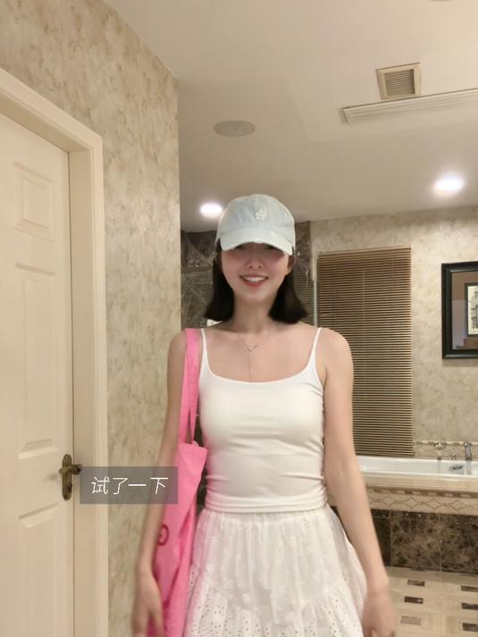 吊带搭配刺绣半裙夏天穿太纯欲啦