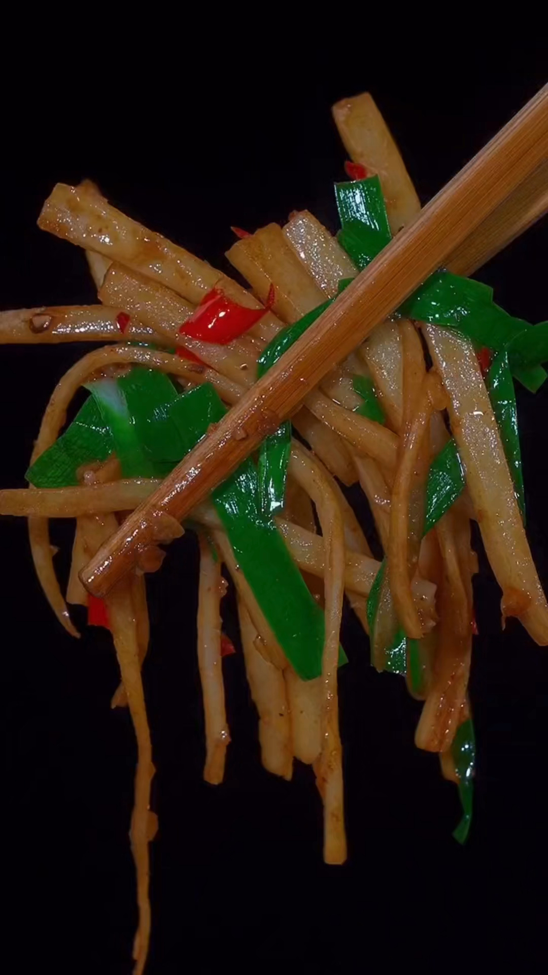 小炒藕丝这么做 好吃又下饭