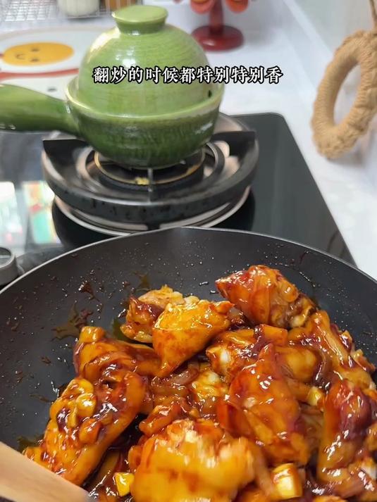 猪蹄鸡爪煲，这个搭配你们一定要试试，香辣入味
