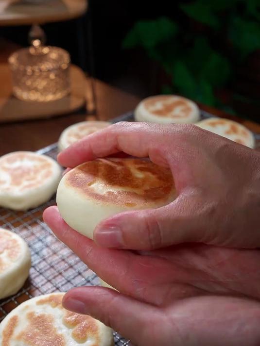 不用烤箱一口平底锅搞定软皮绿豆饼