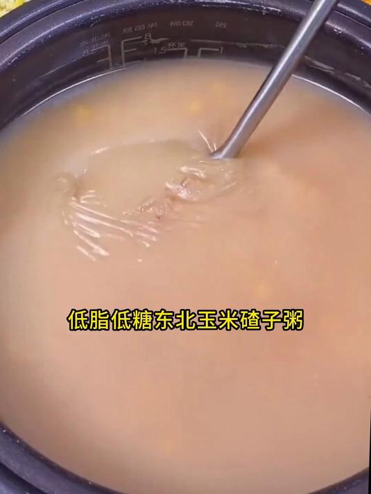 大碴子煮咸粥加青菜!鲜咸带劲,蔬菜脆爽混杂粮香