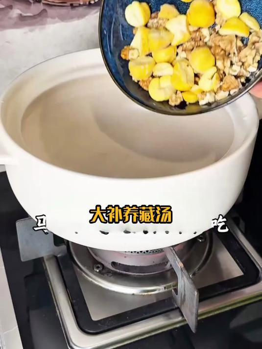 疾远花生猪蹄汤:远离慢性疾病,日常养护体质升