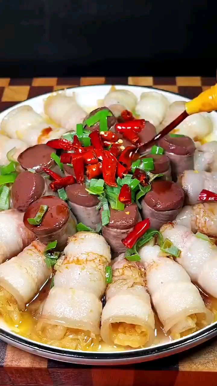 东北名菜,酸菜白肉蒸血肠,吃一次就永远忘不了