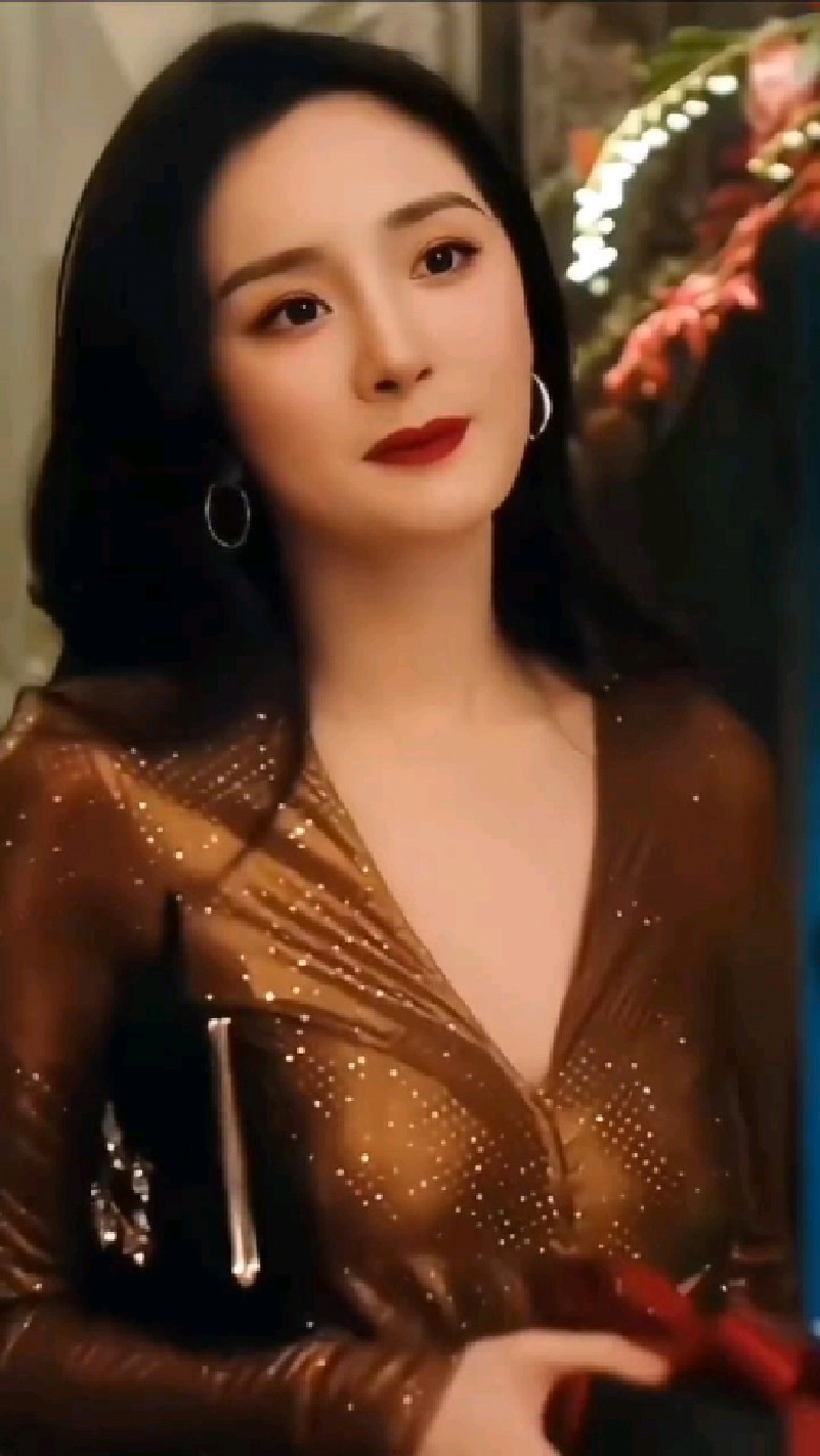 杨幂 1986年9月12日出生于北京市,中国内地影视女演员、流行乐歌手、影视制片人