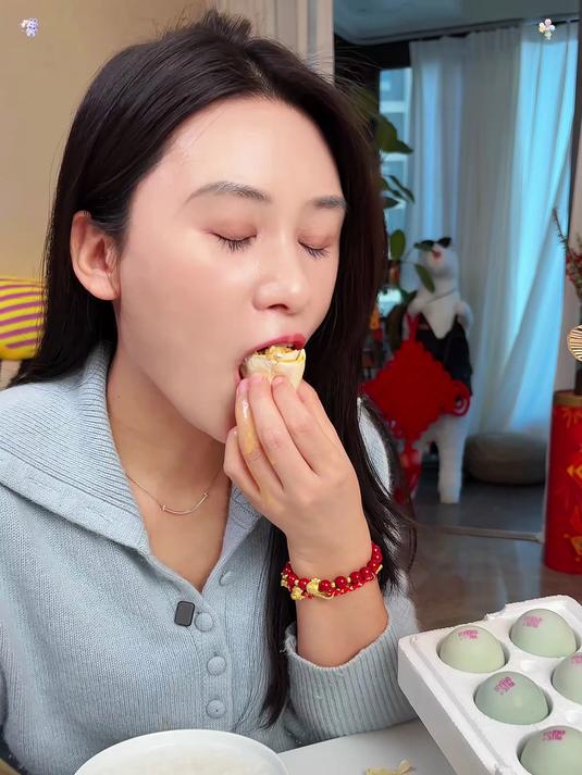 即食咸鸭蛋美味来袭！红心流油香四溢，真空包装更便捷
