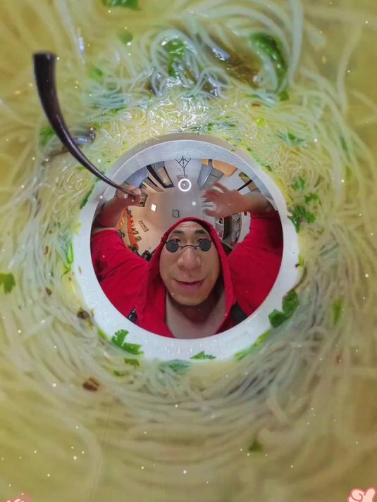 这款酸辣粉很入味配料表也很干净喜欢吃酸辣粉的抓紧拍哟