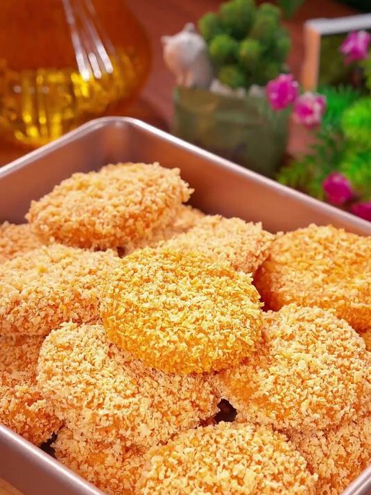 炸南瓜饼做法 很多人都喜欢吃南瓜饼 但是自己在家又总是做不好