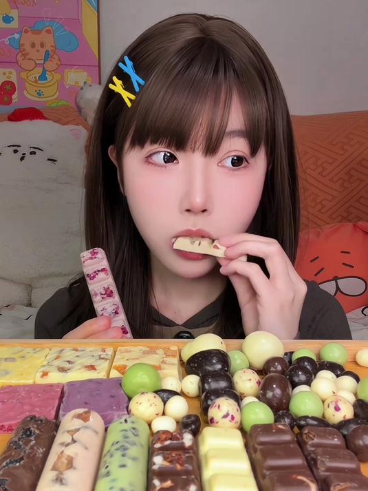 谁能拒绝满桌子巧克力甜甜