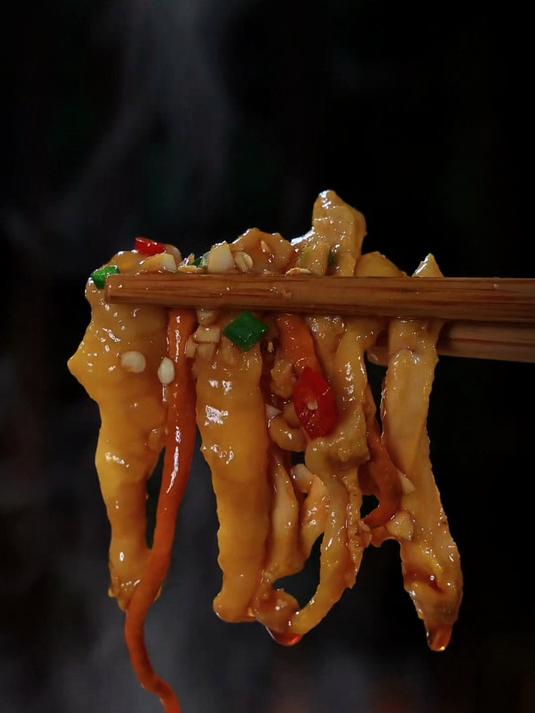 今天给大家分享一个桑拿鸡的做法