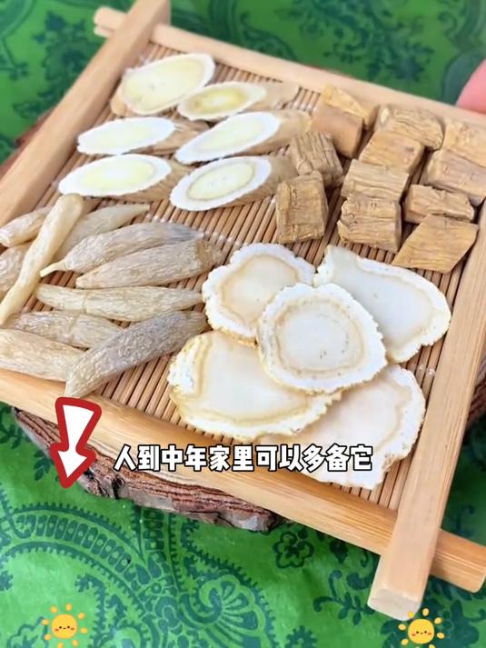 华佗曾记载宁得黄芪一两,不踩枸杞满车,三伏天正是吃黄芪好时间