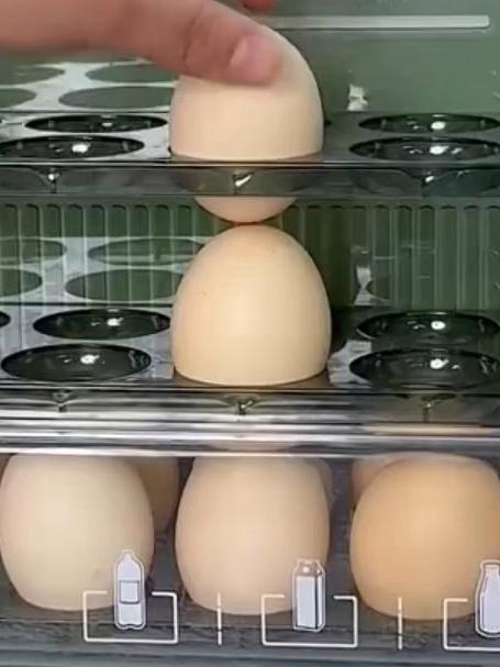 一次可以放30个鸡蛋的收纳盒,拿取方便,还不贵,买它买它