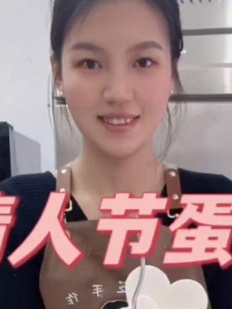 情人节破纪录做了8个蛋糕,自己都佩服自己哈哈