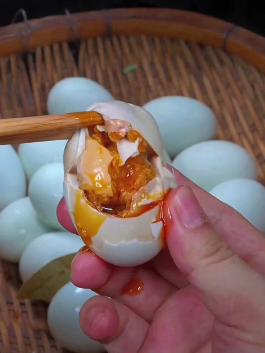 答应我!一定要试试这个咸海鸭蛋,流心蛋黄太绝