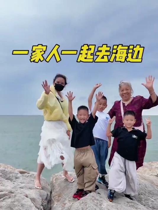 一家人也许是快要分离了,每天都格外珍惜在一起的时光