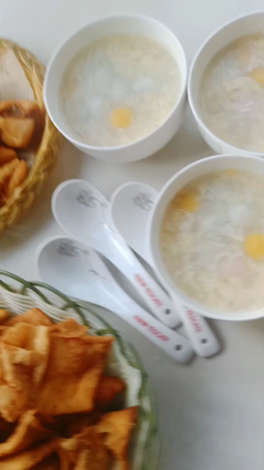 今天的早餐,醪糟汤圆鸡蛋羹配麻叶和糖果子,太美味了