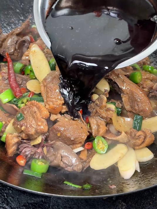 醋血鸭做法分享给大家。这道菜真的特别开胃，不管是用来