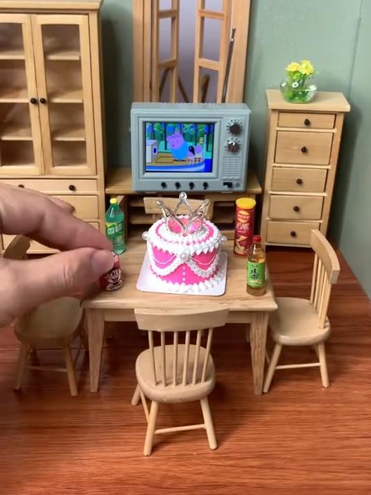 迷你厨房最小女王生日蛋糕