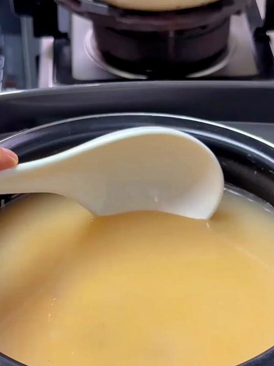 大碴子煮玉米粥！熬开花后软糯带劲，混着玉米甜香