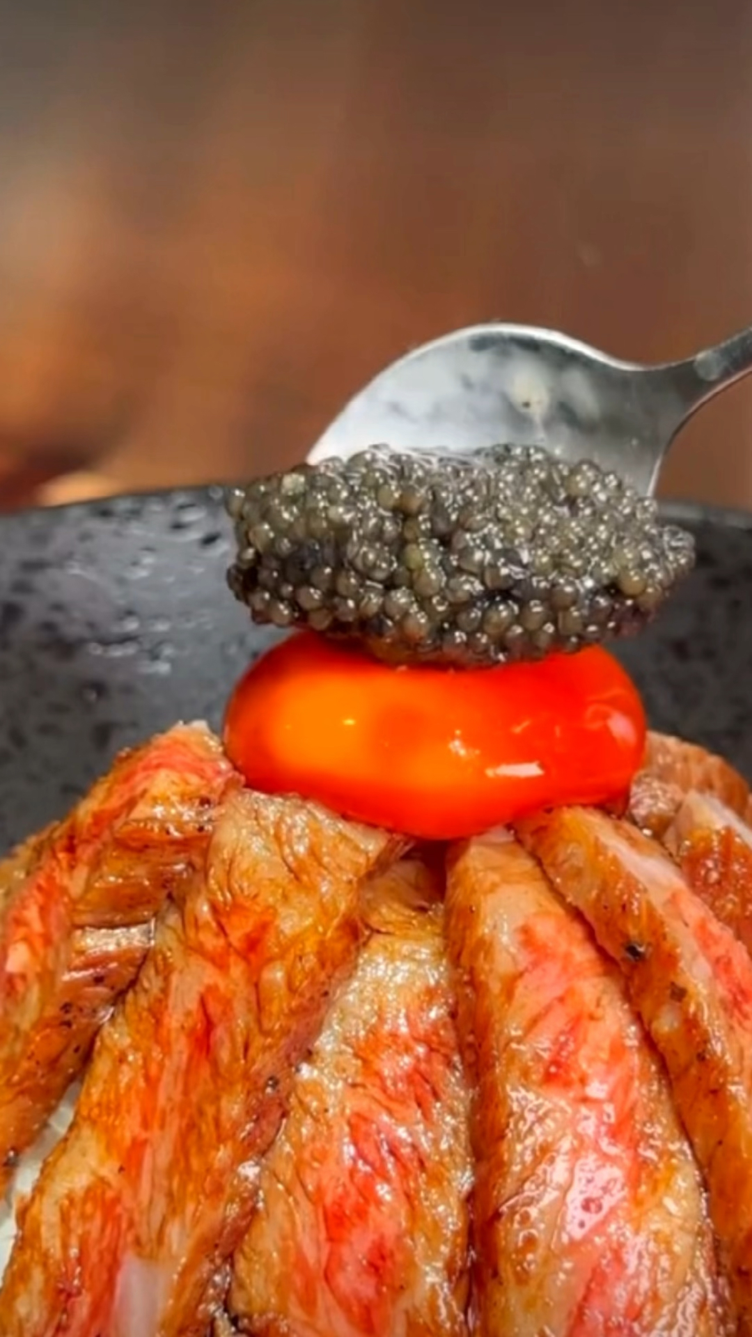 在家做美食|鱼子酱牛肉盖浇饭