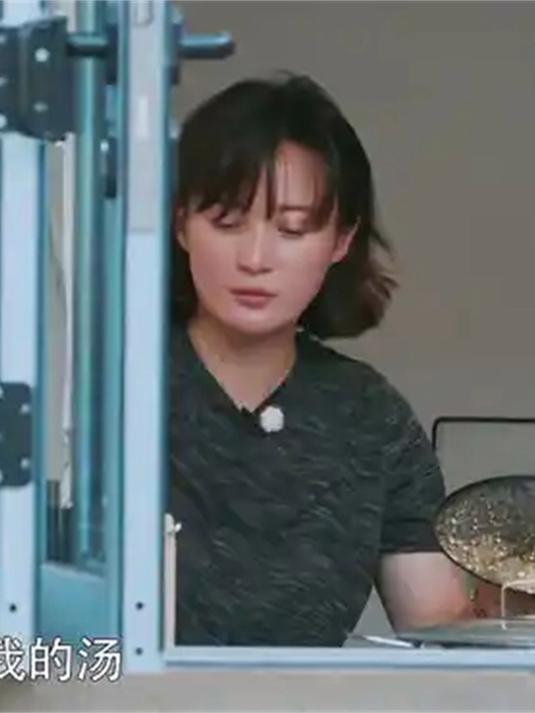 大S情商太高了!蒋勤勤下厨做汤,她品尝完后狂夸蒋勤勤