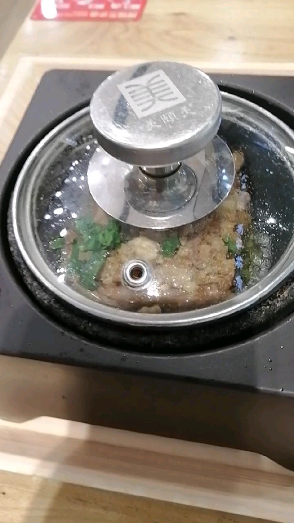 天冷吃什么?来份热腾腾的咸鱼茄子煲吧,精典粤菜