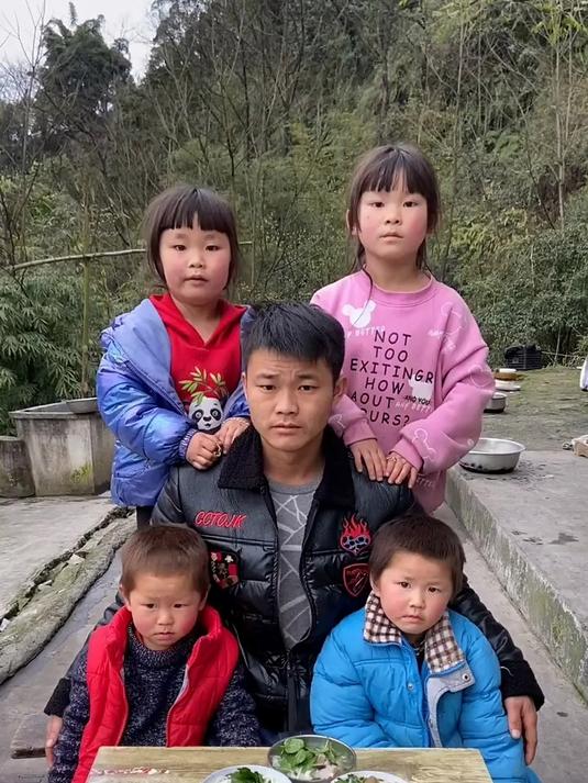 给孩子们做羊肉米线吃