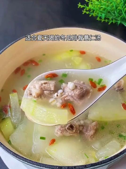 炒适合这个天气喝的冬瓜排骨苡仁汤