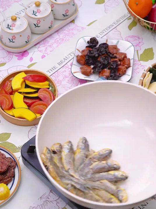 你以为只有高手才能做到无油煎鸡蛋-煎鱼不掉皮吗?秘诀就是这口锅