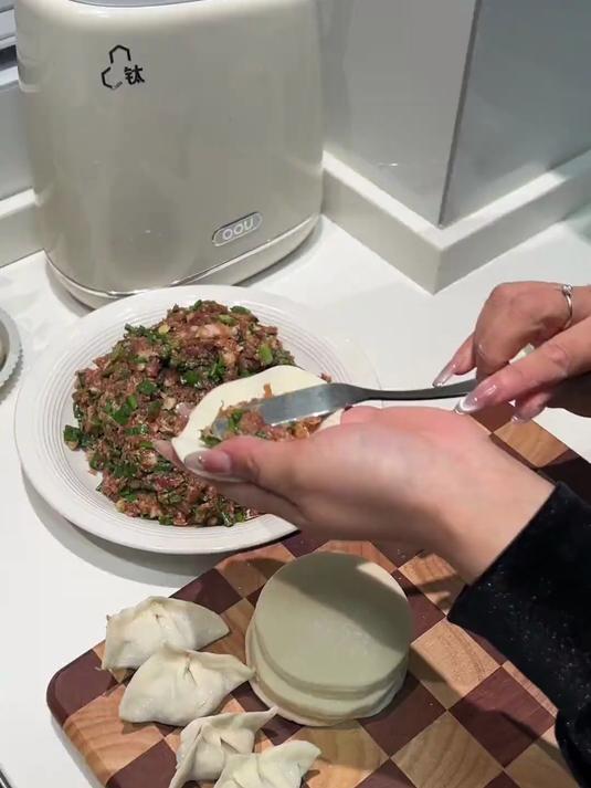 冬至过年少不了包饺子,一个好用的舀馅勺真的能省不少事儿啊