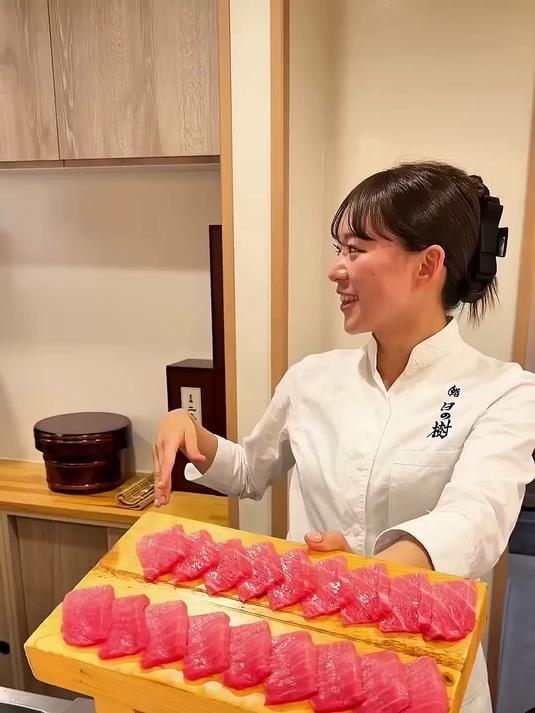 #春天就吃这一口##日本料理#一个美得无法用语言形容的寿司大师!大阪府大阪市北区堂岛1-5