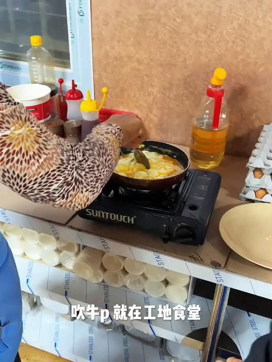 韩国工地食堂早餐十多样菜