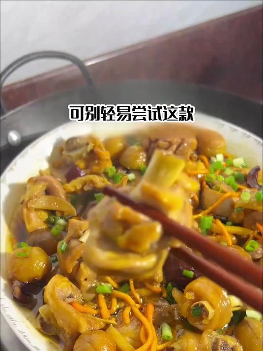清炖虫草蒸老鸭：温润不燥，全家共享的滋补硬菜